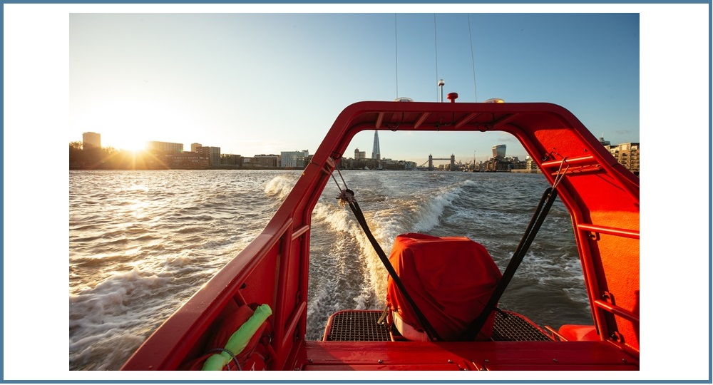 Thames Rockets powerboating at sunset